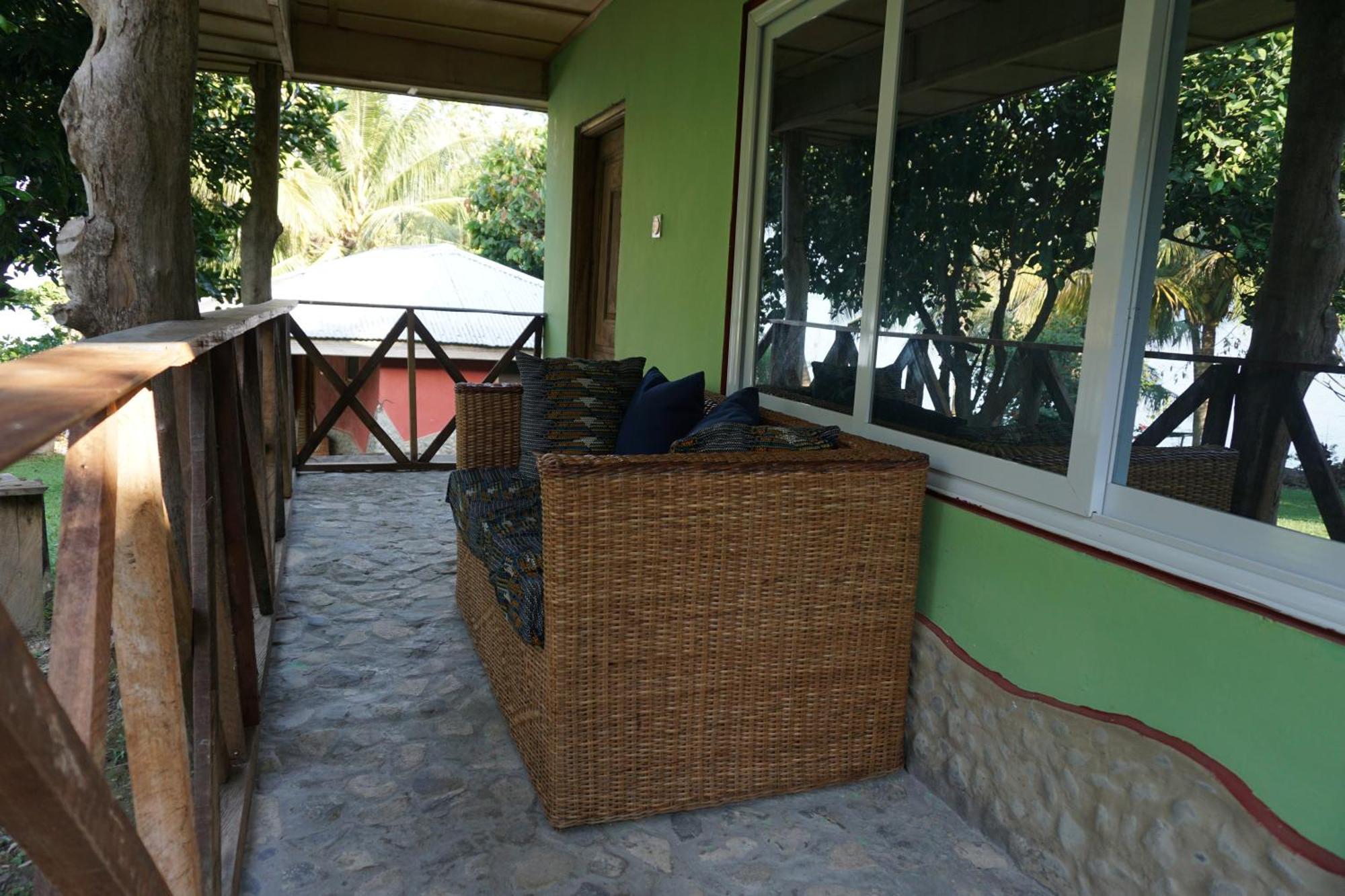Cocoa Village Guesthouse Obo  Exterior photo